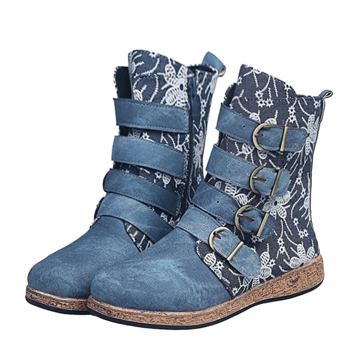 Mirla | Grakosystiefel med Retro-Metalldetaljer och Spännardekoration-Eva Jonsson