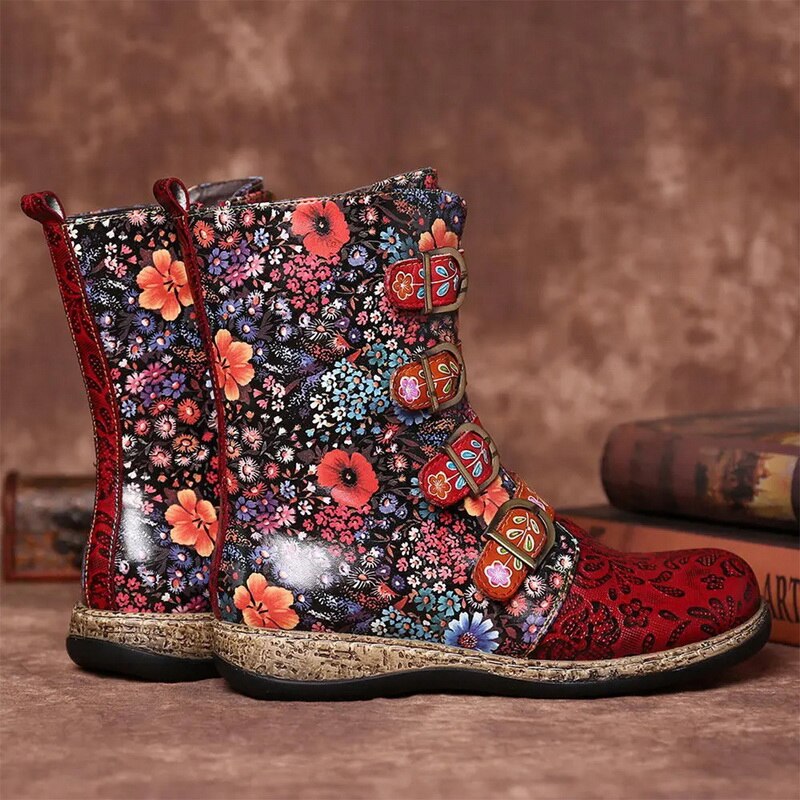 Mirla | Grakosystiefel med Retro-Metalldetaljer och Spännardekoration-Eva Jonsson