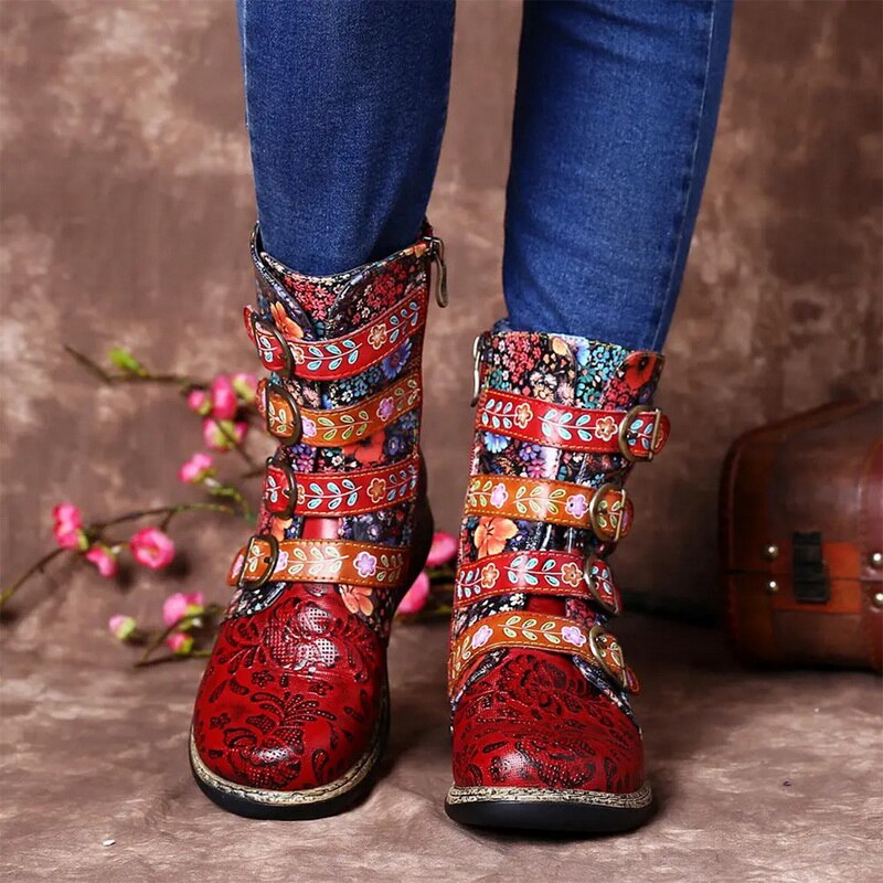 Mirla | Grakosystiefel med Retro-Metalldetaljer och Spännardekoration-Eva Jonsson