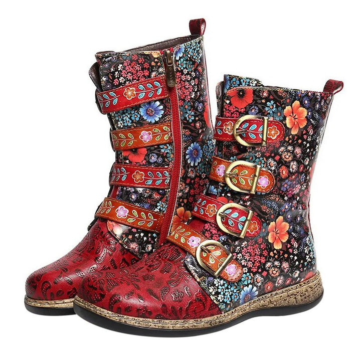 Mirla | Grakosystiefel med Retro-Metalldetaljer och Spännardekoration-Eva Jonsson