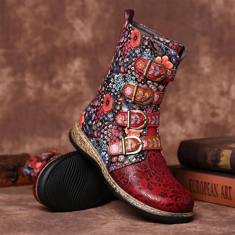 Mirla | Grakosystiefel med Retro-Metalldetaljer och Spännardekoration-Eva Jonsson