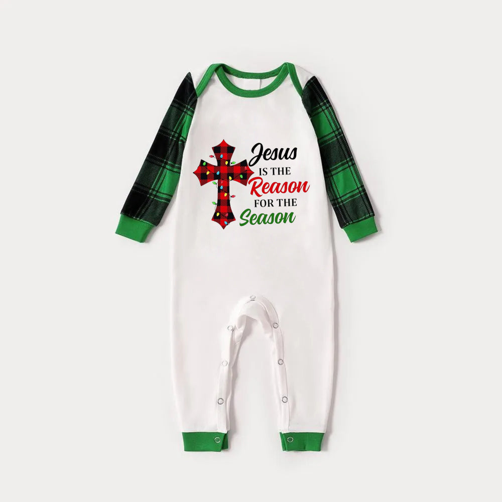 Mirla | Grön Raglan-Topp Grön Rutig Jul-Pyjamaset med Jesus Är Anledningen Till Säsongen Slogan Tryck-Eva Jonsson
