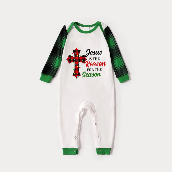 Mirla | Grön Raglan-Topp Grön Rutig Jul-Pyjamaset med Jesus Är Anledningen Till Säsongen Slogan Tryck-Eva Jonsson
