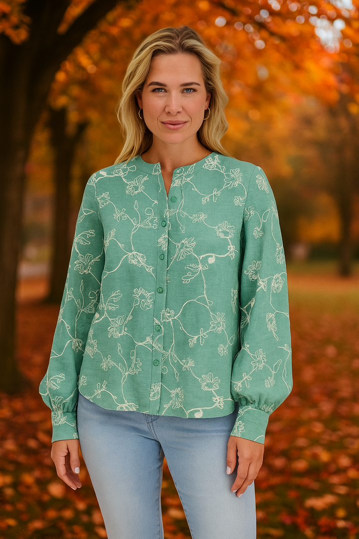 Mirla | Grön blombroderi blus dam Lätt passform-Eva Jonsson