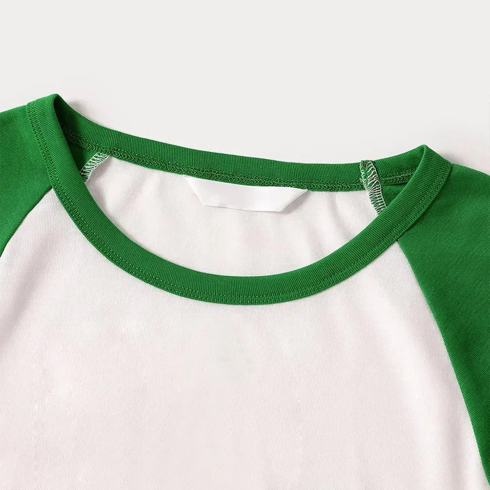 Mirla | Grönt Raglan Top Grönt Rutigt Jul-Pyjamas-Set med Vi Önskar Er God Jul Texttryck-Eva Jonsson