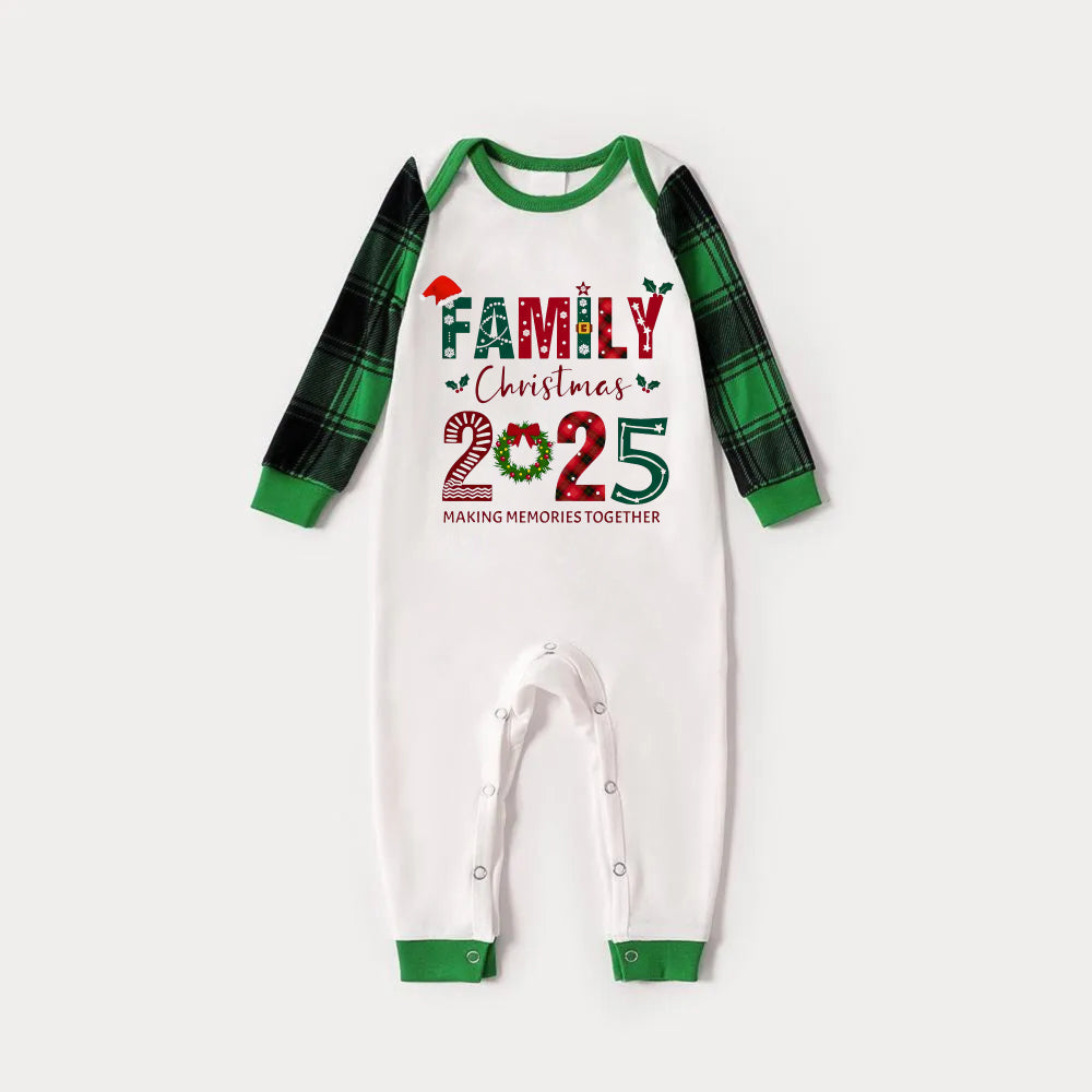 Mirla | Grönt Raglan-Topp Grönt Rutmönster Jul-Pyjamas-Set med Family Christmas 2025 och Julmönster-Tryck-Eva Jonsson