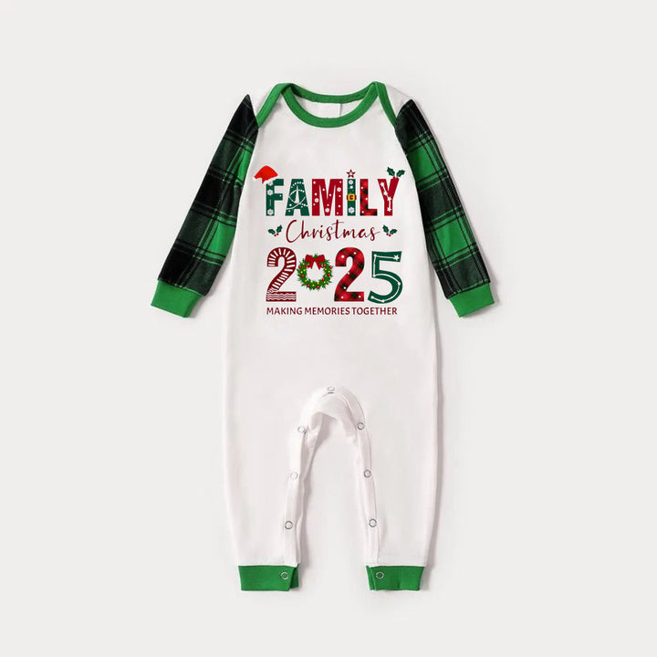 Mirla | Grönt Raglan-Topp Grönt Rutmönster Jul-Pyjamas-Set med Family Christmas 2025 och Julmönster-Tryck-Eva Jonsson