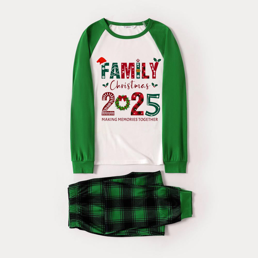 Mirla | Grönt Raglan-Topp Grönt Rutmönster Jul-Pyjamas-Set med Family Christmas 2025 och Julmönster-Tryck-Eva Jonsson