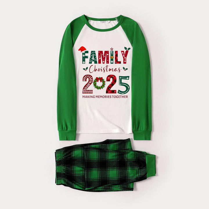 Mirla | Grönt Raglan-Topp Grönt Rutmönster Jul-Pyjamas-Set med Family Christmas 2025 och Julmönster-Tryck-Eva Jonsson