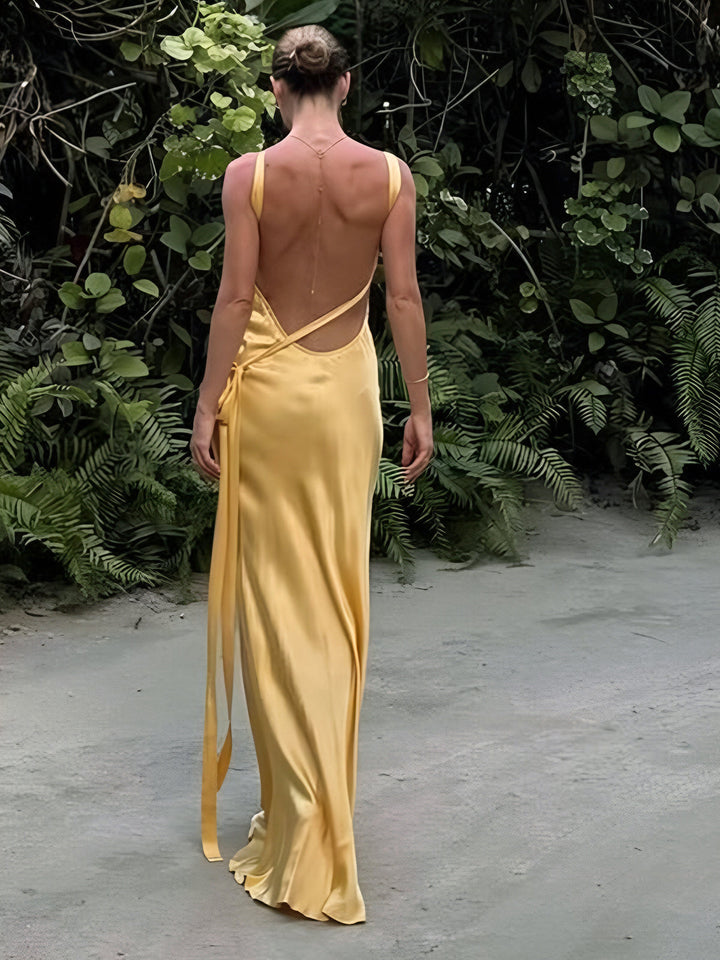 Mirla | Halvgenomskinlig satin asymmetrisk enaxlad långklänning-Eva Jonsson