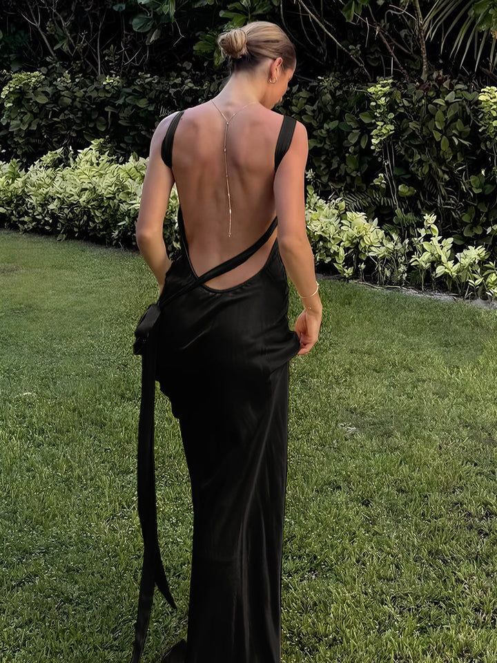 Mirla | Halvgenomskinlig satin asymmetrisk enaxlad långklänning-Eva Jonsson