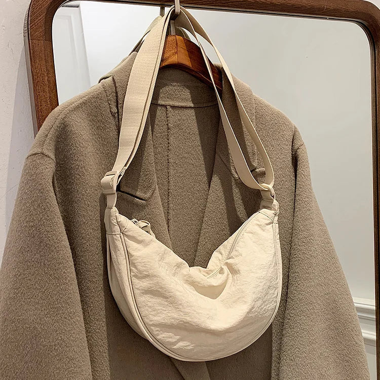 Mirla | Haze Bag️ | Den fashionabla dumplingsväskan för en stilfull outfit-Eva Jonsson