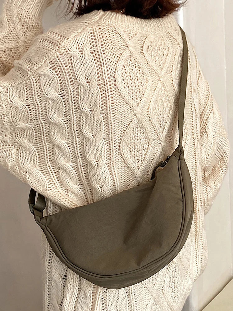 Mirla | Haze Bag️ | Den fashionabla dumplingsväskan för en stilfull outfit-Eva Jonsson