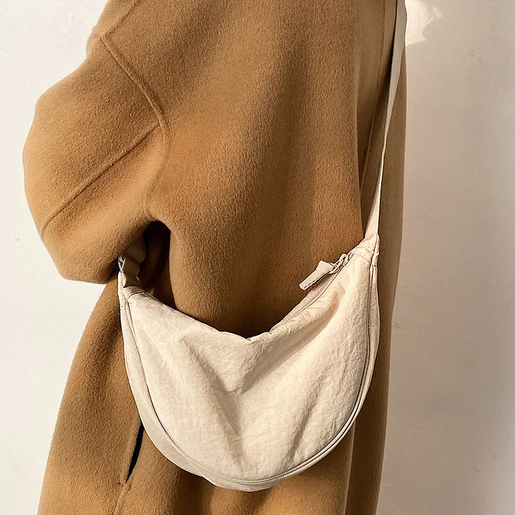 Mirla | Haze Bag️ | Den fashionabla dumplingsväskan för en stilfull outfit-Eva Jonsson