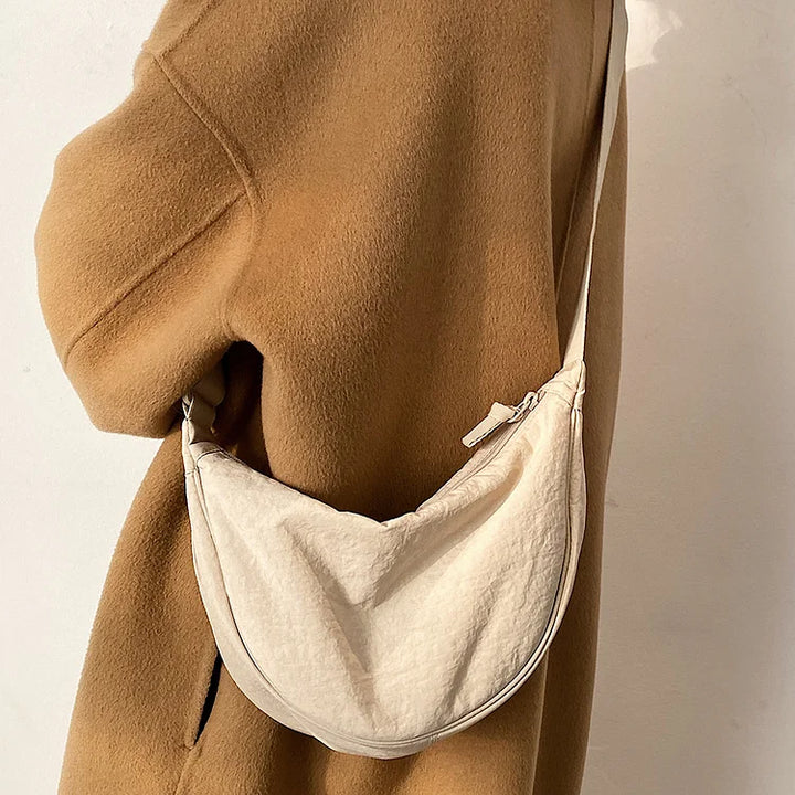 Mirla | Haze Bag️ | Den fashionabla dumplingsväskan för en stilfull outfit-Eva Jonsson