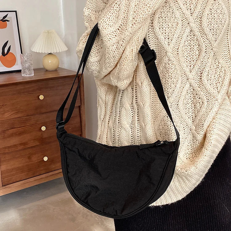 Mirla | Haze Bag️ | Den fashionabla dumplingsväskan för en stilfull outfit-Eva Jonsson