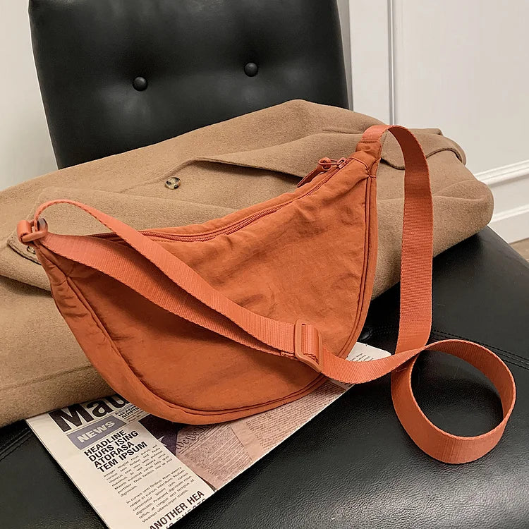 Mirla | Haze Bag️ | Den fashionabla dumplingsväskan för en stilfull outfit-Eva Jonsson