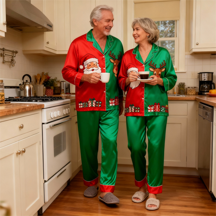 Mirla | Helgfamilj Santa Claus Knapp-Upp Satin Julgran-Pyjamas-Set-Eva Jonsson