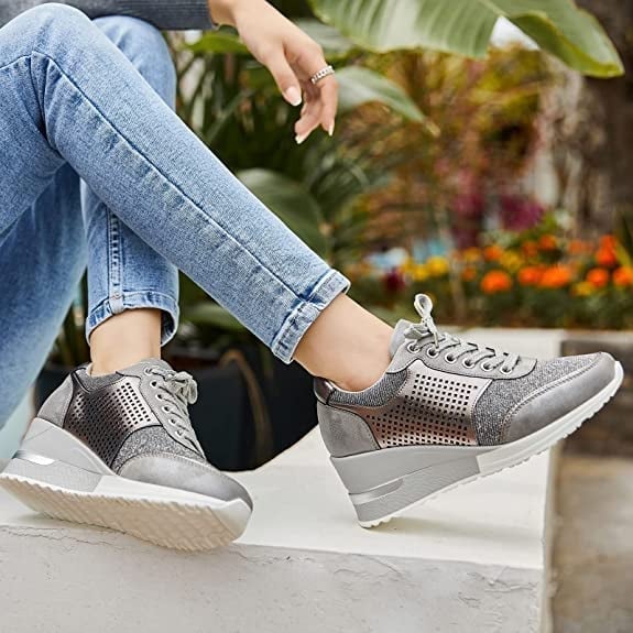 Mirla | Högklackad sneaker med kiladesign för kvinnor-Eva Jonsson