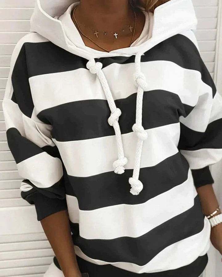 Mirla | Hoodie Stickdetaljer Lätt passform Mjuka material-Eva Jonsson