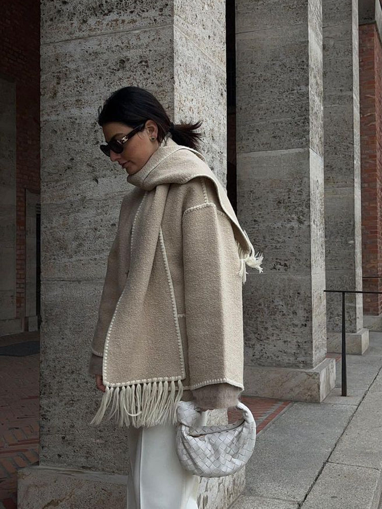 Mirla | Jacka - Elegant Oversized Design med Scarf-Fringe Detaljer-Eva Jonsson