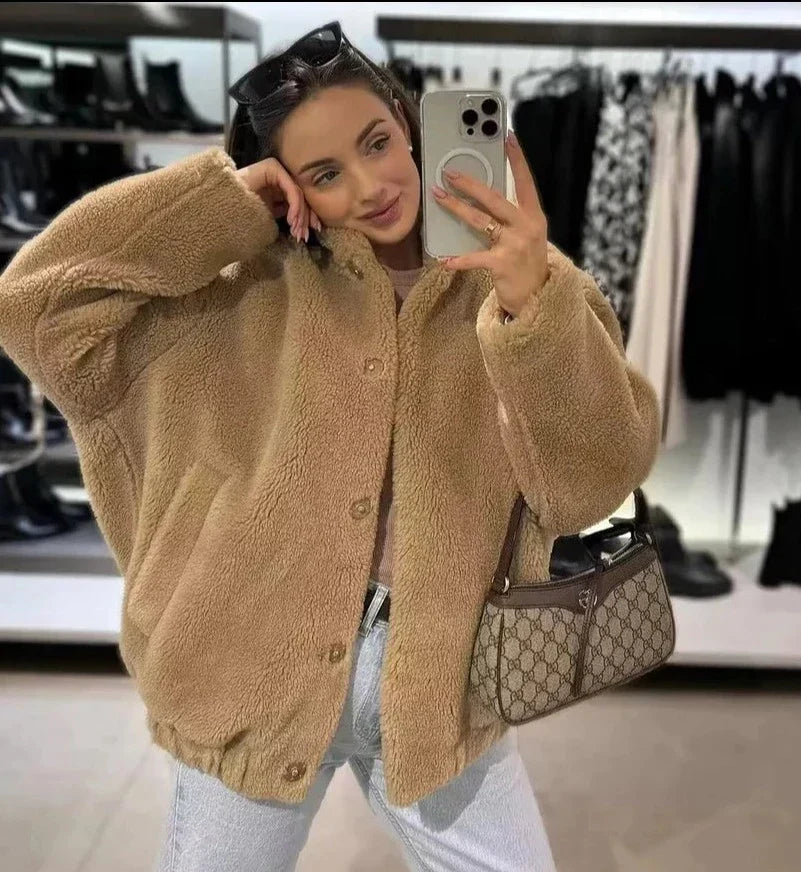 Mirla | Jacka Mjuk Konstpäls Oversized Passform Knapplås Långa Ärmar-Eva Jonsson