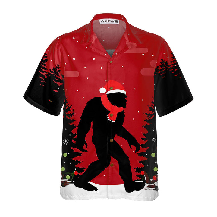 Mirla | Jul-Bigfoot I Skogen Hawaiian Shirt Roligt Jul-Bigfoot-Shirt För Män-Eva Jonsson