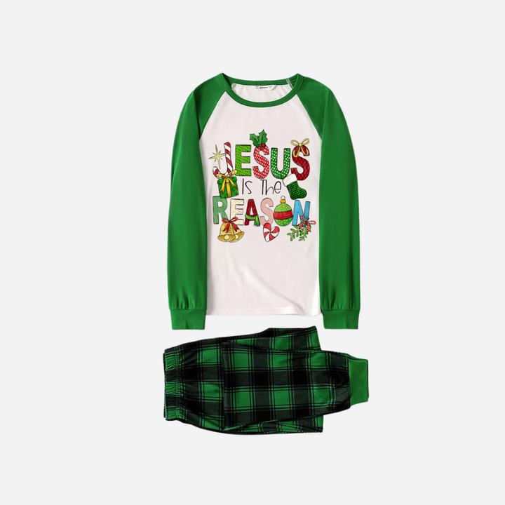 Mirla | Jul-Cartoon-Familj-Julpyjamas-Set - Vitt Överdel med Gröna Ärmar och Gröna Rutiga Byxor Samt “Jesus Är Grunden”-Design-Eva Jonsson