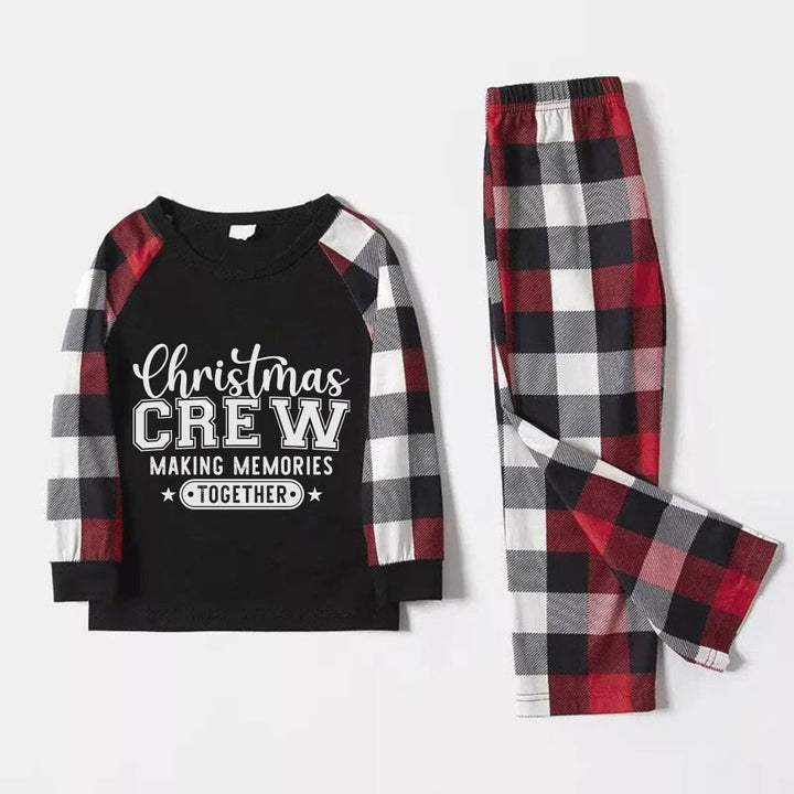 Mirla | Jul Familj Matching Pyjamas - Röd och Grå Rutiga Pjs Set med Jul Slogan Tryck-Eva Jonsson