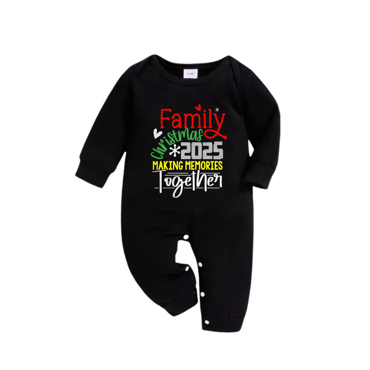 Mirla | Jul Familje Matchande Pyjamas - Svart Överdel och Gröna Rutiga Byxor Pjs-Set med Familj Jul 2025 Minnen Tillsammans Skapa Slogan-Tryck-Eva Jonsson