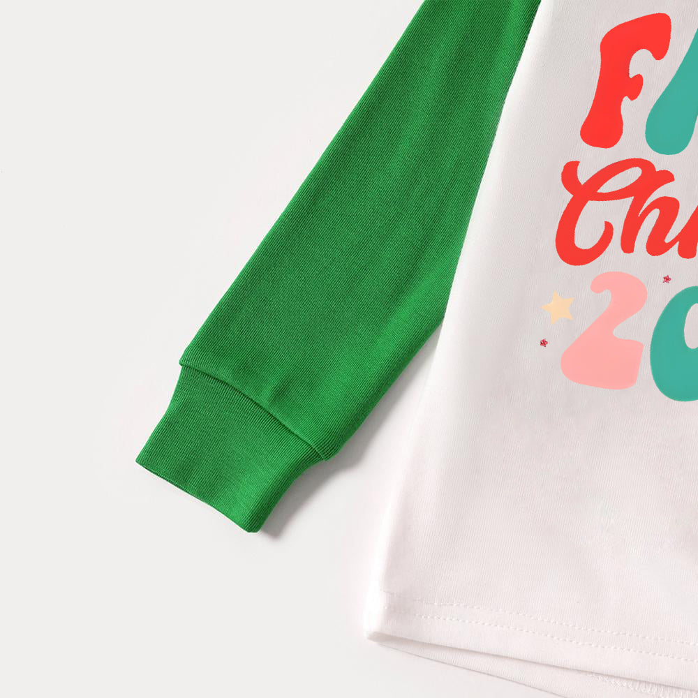 Mirla | Jul ‘Familjejul 2024’ Bokstäver Tryck Mönstrade Avslappnade Långärmade Sweatshirts Gröna Kontrast Toppar och Svarta och Gröna Rutiga Byxor Familje Matchande Raglan Långärmade Pyjamas Set med Hund Bandana-Eva Jonsson