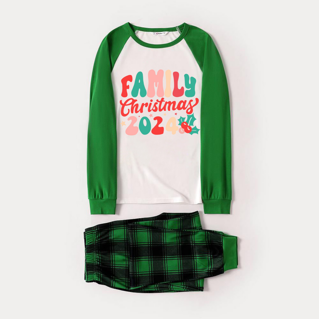 Mirla | Jul ‘Familjejul 2024’ Bokstäver Tryck Mönstrade Avslappnade Långärmade Sweatshirts Gröna Kontrast Toppar och Svarta och Gröna Rutiga Byxor Familje Matchande Raglan Långärmade Pyjamas Set med Hund Bandana-Eva Jonsson