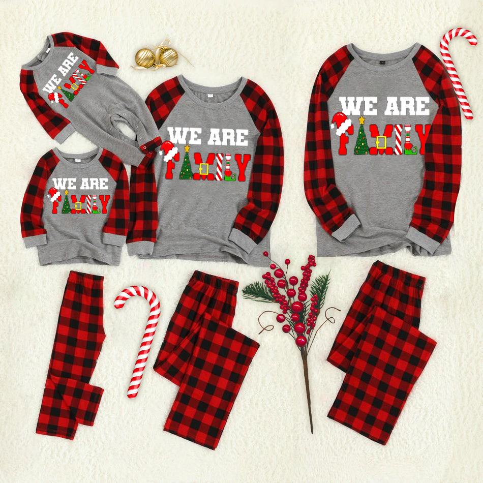 Mirla | Jul-Kartong-Kattmönster Meowy Christmas Bokstavstryck Kontrastöverdel och Rutiga Byxor Familj-Matchande Pyjamas-Set med Hundbandana-Eva Jonsson