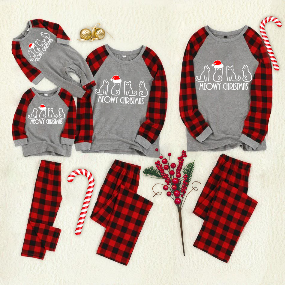 Mirla | Jul-Kartong-Kattmönster Meowy Christmas Bokstavstryck Kontrastöverdel och Rutiga Byxor Familj-Matchande Pyjamas-Set med Hundbandana-Eva Jonsson