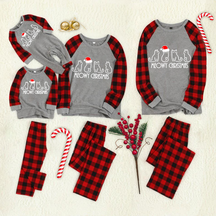 Mirla | Jul-Kartong-Kattmönster Meowy Christmas Bokstavstryck Kontrastöverdel och Rutiga Byxor Familj-Matchande Pyjamas-Set med Hundbandana-Eva Jonsson