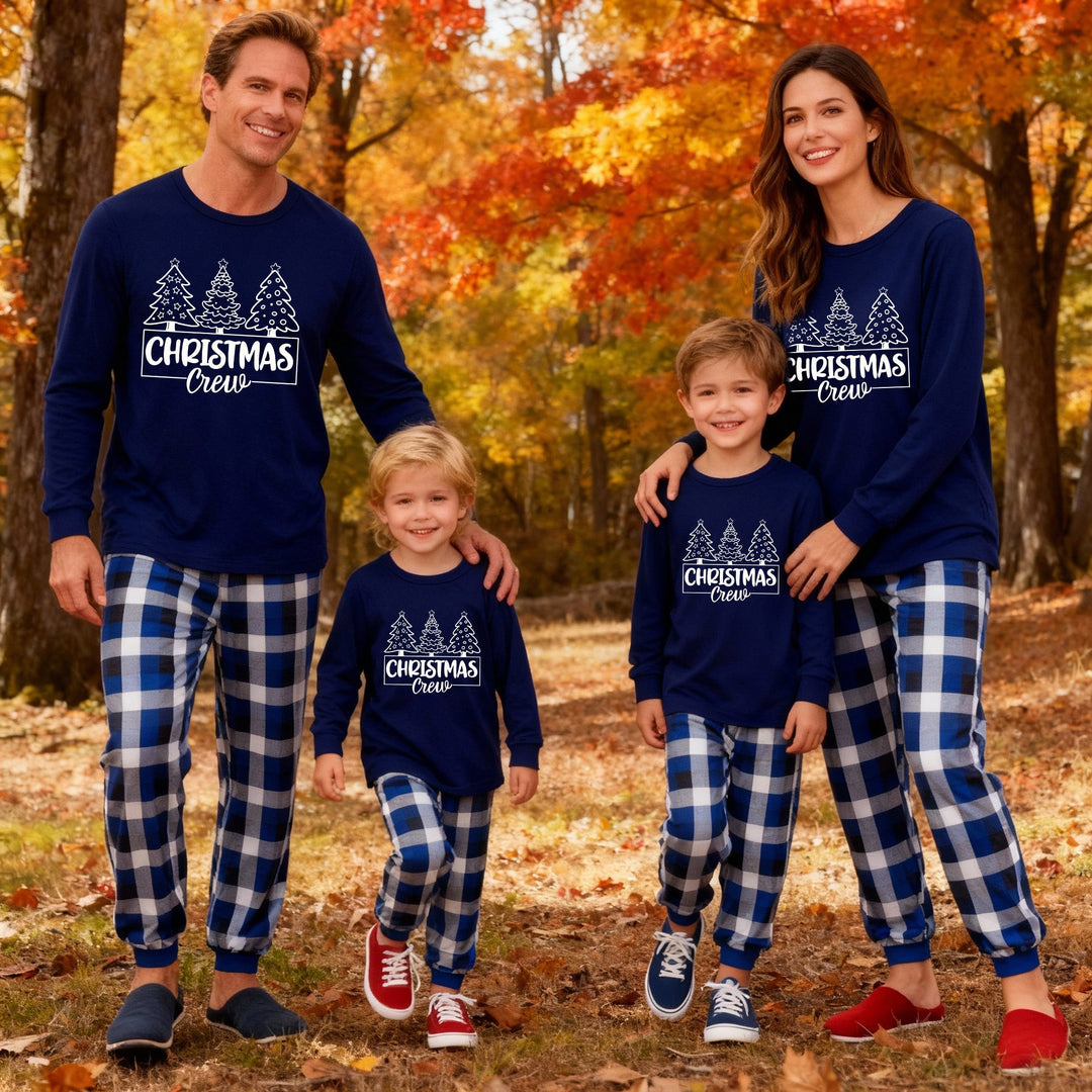 Mirla | Julcrew och Träd Blå Långa Ärmar med Blå&Vit&Svart Rutiga Byxor Familjepassande Pyjamas-Eva Jonsson