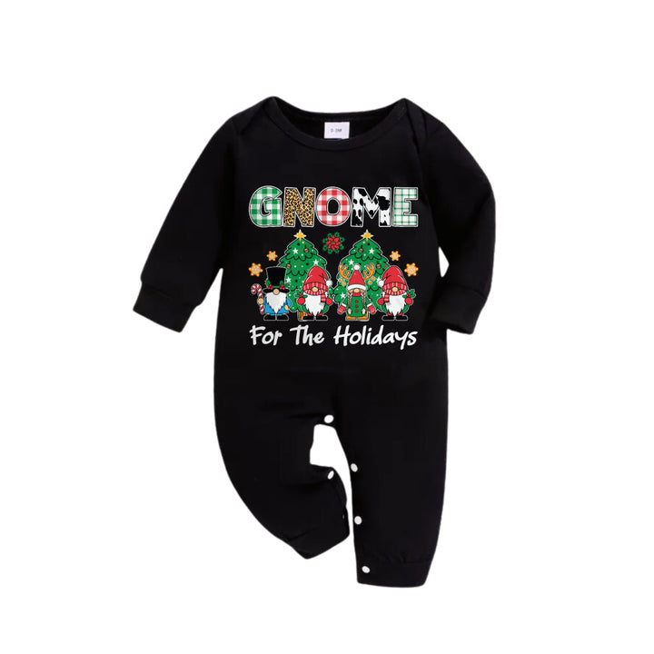 Mirla | Julefamilje Matchande Pyjamas - Svart Topp och Gröna Rutig Byxor-Pyjamas-Set med Gnome For The Holidays Tryck-Eva Jonsson