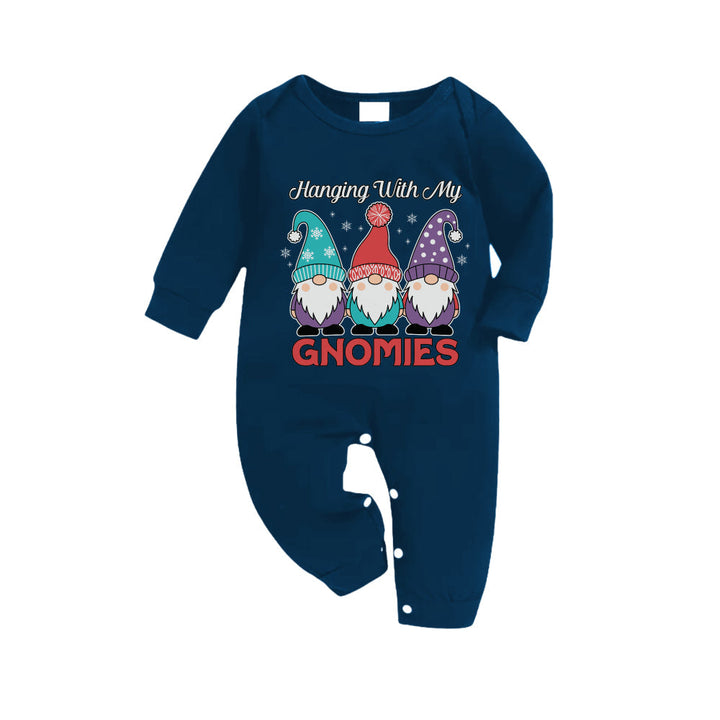 Mirla | Julfamilj-Matchande Pyjamas-Navy och Himmelblå Rutigt Pyjamas-Set med Hängande med Mina Gnomer och Gnom Tecknad Tryck-Eva Jonsson