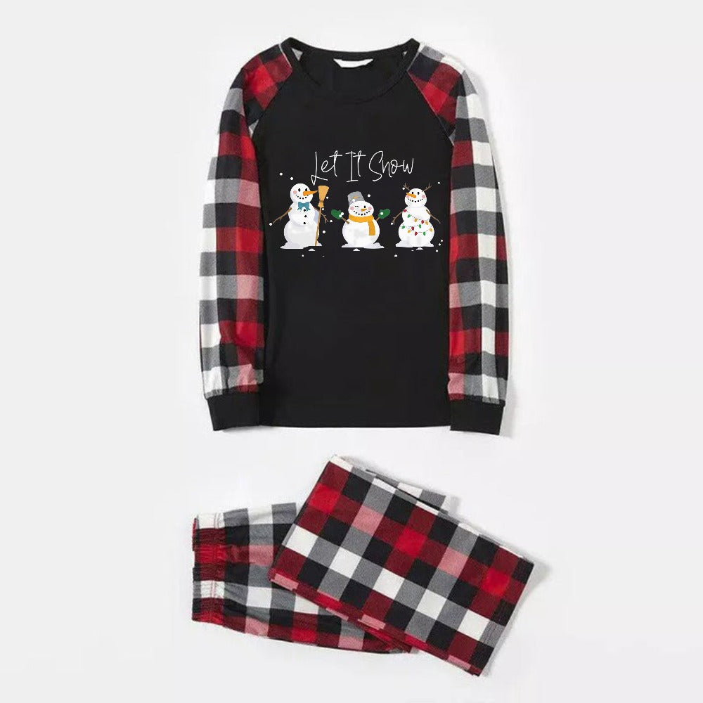Mirla | Julfamilj-Matchande-Pyjamas - Röd och Grå Rutmönster-Pyjamas-Set med Let It Snow och Julig Snögubbe-Mönster Färgglad Tryck-Eva Jonsson