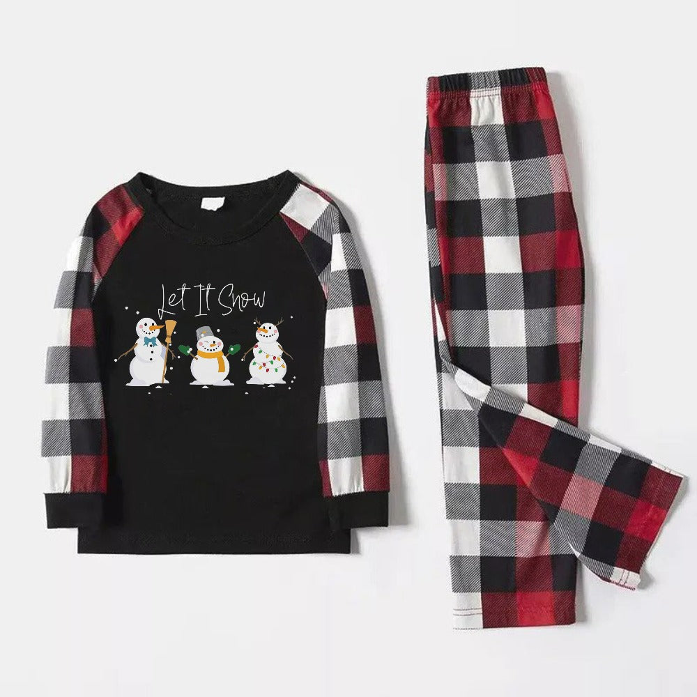 Mirla | Julfamilj-Matchande-Pyjamas - Röd och Grå Rutmönster-Pyjamas-Set med Let It Snow och Julig Snögubbe-Mönster Färgglad Tryck-Eva Jonsson