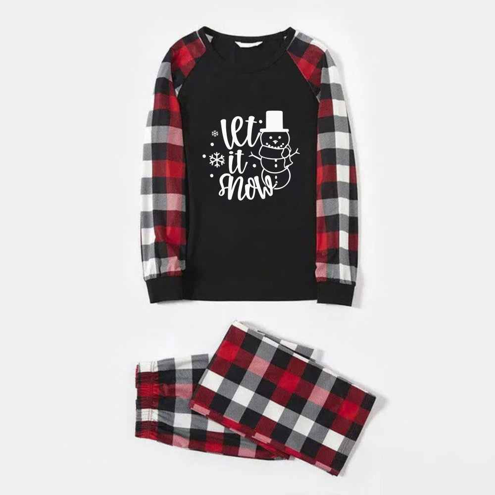 Mirla | Julfamilj Matchande Pyjamas - Röda och Grå Rutiga Pjs Set med Let It Snow Svart-Vit Texttryck-Eva Jonsson