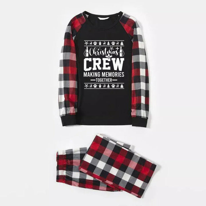 Mirla | Julfamilj Matchande Pyjamas - Röda och Grå Rutiga Pjs med Slogan och Juligt Mönstertryck-Eva Jonsson