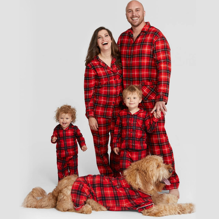 Mirla | Julfamilj-Matchande Röda Rutiga Knapp-Up Långärmad Pyjamas Set med Hund-Eva Jonsson