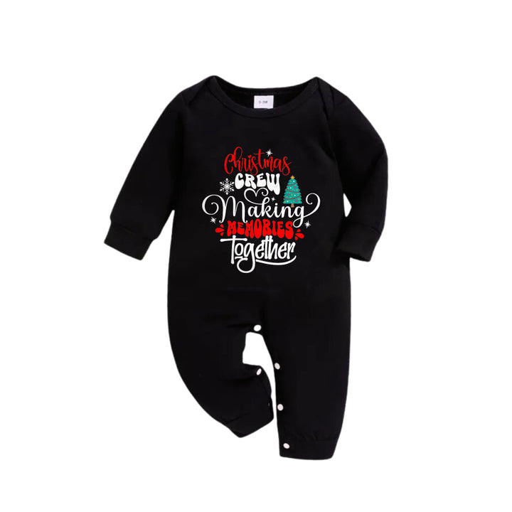 Mirla | Julfamilj-Pyjamas I Matchande Stil - Svart Topp och Grön Rutig Byxa Pjs-Set med Christmas Crew Making Memories Together Konstnärlig Text-Eva Jonsson