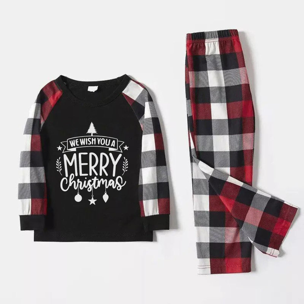 Mirla | Julfamiljeanpassade Pyjamas - Röd och Grå Rutiga Pjs-Set med We Wish You A Merry Christmas -Tryck-Eva Jonsson