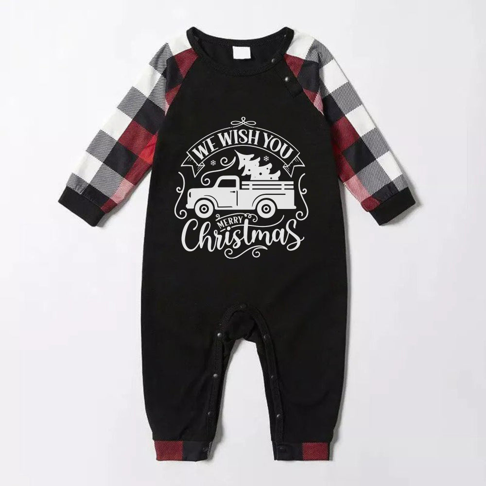 Mirla | Julfamiljematchande Pyjamas - Röda och Grå Rutiga Pyjamasar med Den Konstnärliga Texten Vi Önskar Er En God Jul-Eva Jonsson