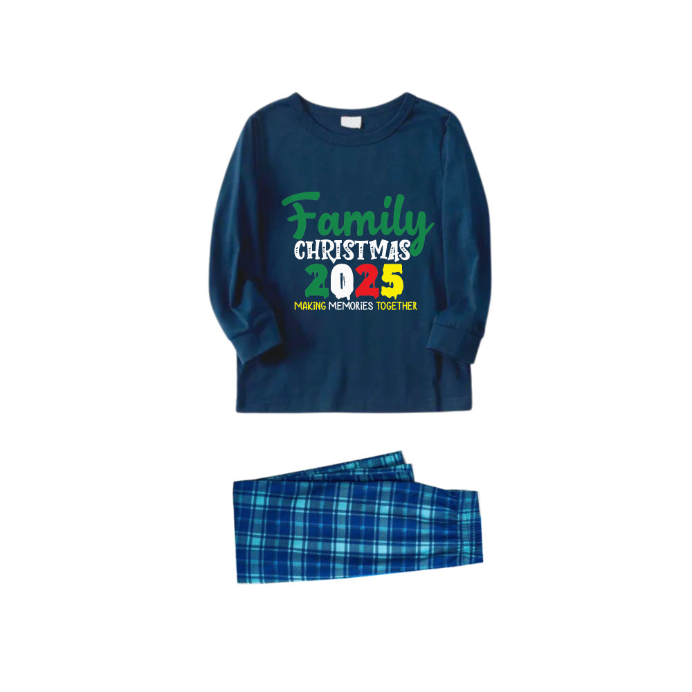 Mirla | Julfamiljens Matchande Pyjamas - Navy & Himmelblå Rutiga Pjs-Set med Familjejul 2025 Färgglad Slogantryck-Eva Jonsson