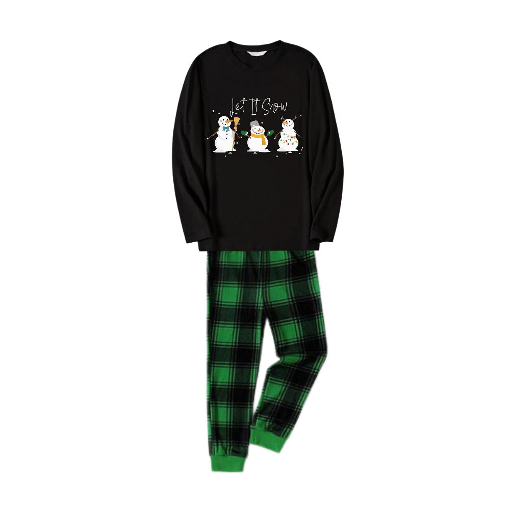 Mirla | Julfamiljepyjamas I Matchande Stil - Svart Topp och Grön Rutig Byxset med Snögubbe och Let It Snow Tryck-Eva Jonsson