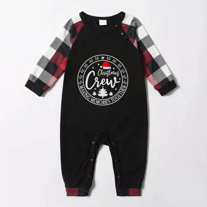 Mirla | Julfamiljepyjamas-Set - Röda och Grå Rutiga Pjs med "Christmas Crew" och Jultomtemönstertryck-Eva Jonsson