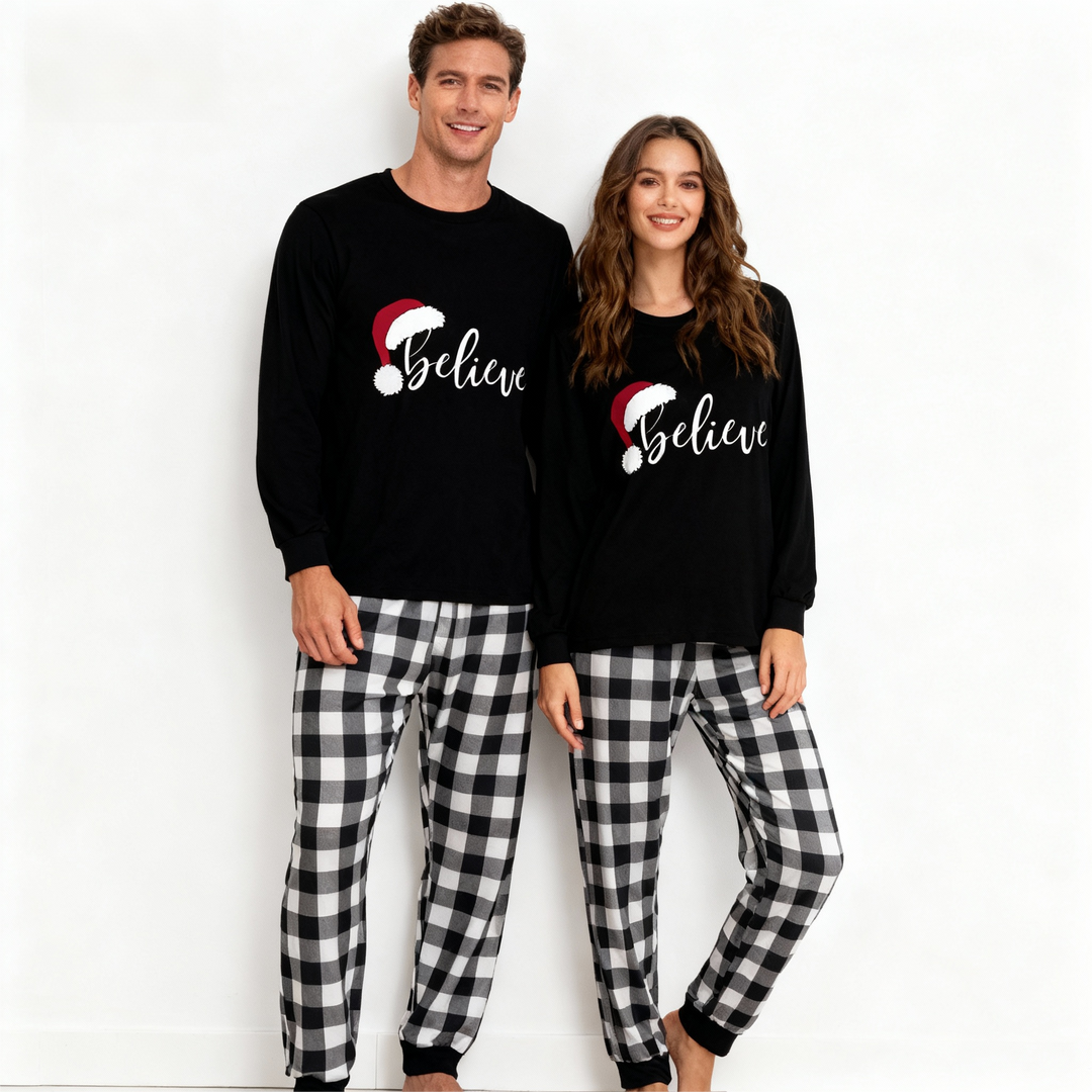 Mirla | Julmössa och 'Believe' Bokstavstryckt Mönstrat Svart-Vitt Rutigt Pyjamas-Set-Eva Jonsson